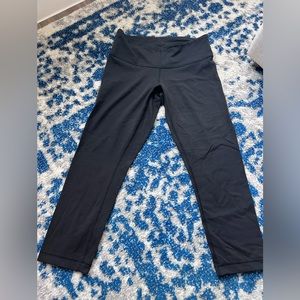 Black crop lululemon leggings